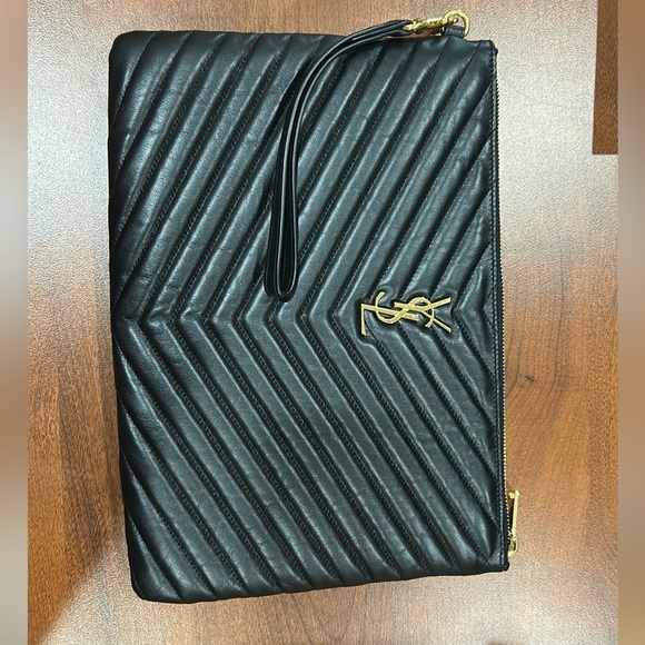 ❤️❤️ YSL SAINT LAURENT CLUTCH 🌺❤️ - Picture 3 of 17